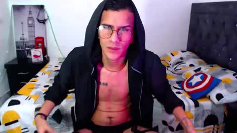 Snapshot of justin_melendez chatting on 10/03/25, 11:35 JUSTIN online show from 10/03/25, 11:35