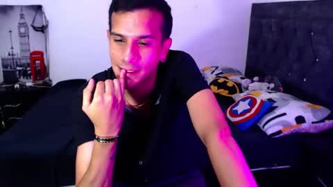 Snapshot of justin_melendez chatting on 10/08/25, 03:15 JUSTIN online show from 10/08/25, 03:15
