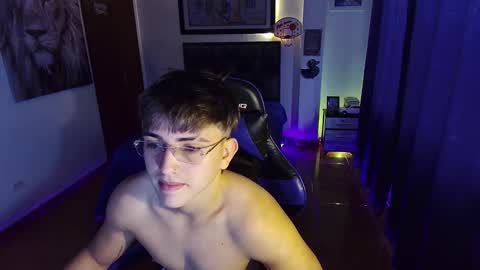 Snapshot of justin_trevor chatting on 10/22/25, 11:21 Justin trevor online show from 10/22/25, 11:21