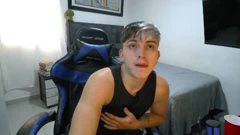 Snapshot of justin_trevor chatting on 04/29/26, 09:54 Justin trevor online show from 04/29/26, 09:54