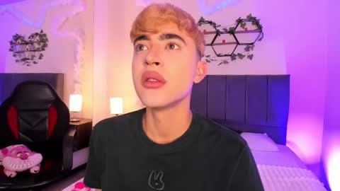 Snapshot of justinbe_ chatting on 11/10/25, 11:20 Justin online show from 11/10/25, 11:20