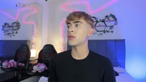 Snapshot of justinbe_ chatting on 11/17/25, 11:27 Justin online show from 11/17/25, 11:27