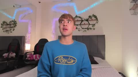 Snapshot of justinbe_ chatting on 11/21/25, 11:20 Justin online show from 11/21/25, 11:20