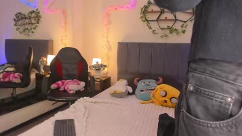 Snapshot of justinbe_ chatting on 02/27/26, 11:21 Justin online show from 02/27/26, 11:21