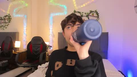 Snapshot of justinbe_ chatting on 02/28/26, 12:06 Justin online show from 02/28/26, 12:06