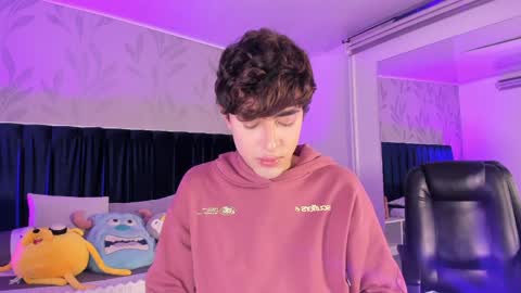 Snapshot of justinbe_ chatting on 04/09/26, 12:43 Justin online show from 04/09/26, 12:43