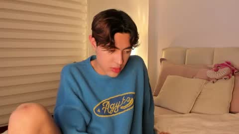 Snapshot of justinbe_ chatting on 04/21/26, 12:45 Justin online show from 04/21/26, 12:45