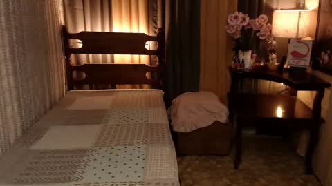 justine_hunk online show from 12/18/24, 10:57