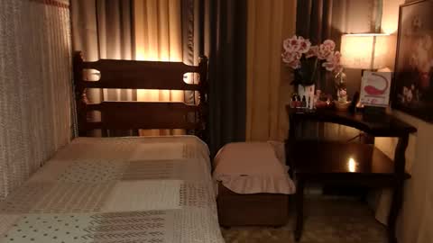 justine_hunk online show from 12/21/24, 10:50