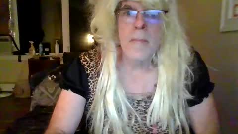 Snapshot of justinefox chatting on 10/25/25, 11:54 justinefox online show from 10/25/25, 11:54