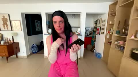 justinenuisette online show from 02/07/25, 12:06