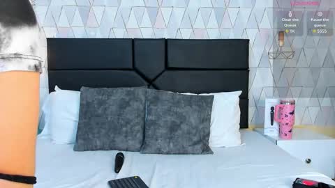 Justine online show from 11/26/25, 04:02