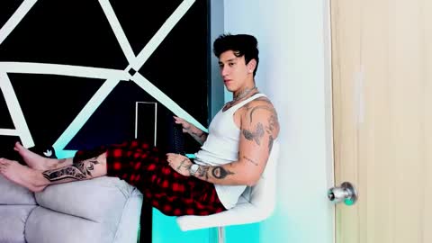 justinfuller_31 online show from 10/12/25, 09:25