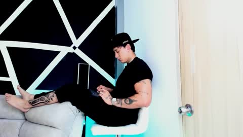 justinfuller_31 online show from 10/18/25, 07:14