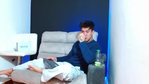 Snapshot of justinfuller_31 chatting on 02/18/26, 11:33 justinfuller_31 online show from 02/18/26, 11:33