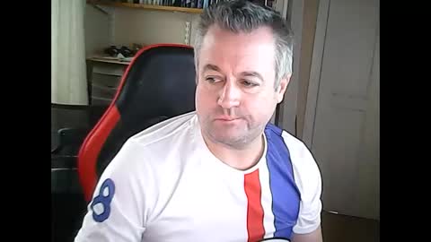 Snapshot of justmav chatting on 11/10/25, 11:09 justmav online show from 11/10/25, 11:09