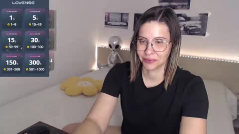 Julie online show from 01/03/25, 04:55