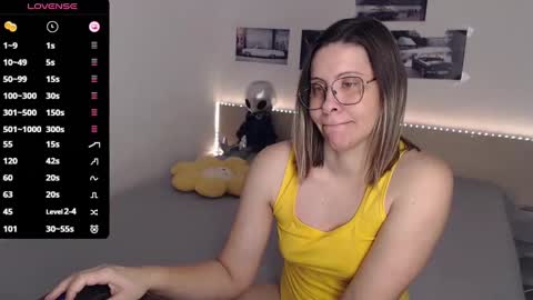 Julie online show from 02/03/25, 04:57