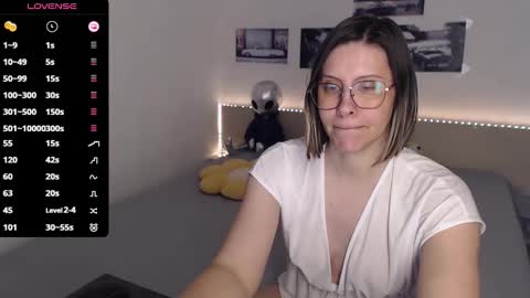 Julie online show from 02/20/25, 06:06