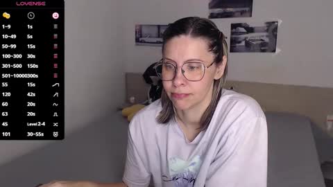 Julie online show from 10/05/25, 04:00