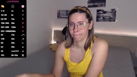 Julie online show from 10/08/25, 03:59