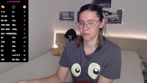 Julie online show from 10/23/25, 04:01