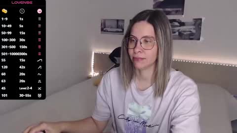 Snapshot of justmexy7 chatting on 11/10/25, 04:44 Julie online show from 11/10/25, 04:44