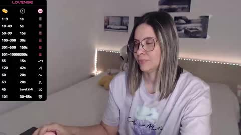 Snapshot of justmexy7 chatting on 12/17/25, 05:08 Julie online show from 12/17/25, 05:08