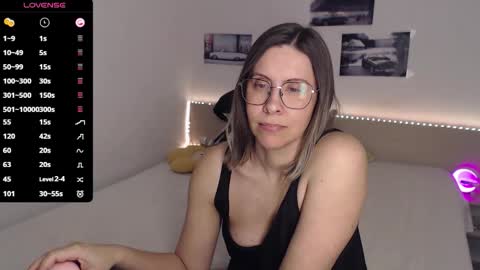 Snapshot of justmexy7 chatting on 04/04/26, 03:42 Julie online show from 04/04/26, 03:42