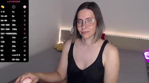 Snapshot of justmexy7 chatting on 06/19/26, 04:00 Julie online show from 06/19/26, 04:00