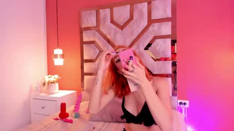 Mia online show from 04/10/26, 07:29