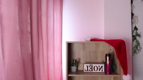 Snapshot of justnala_ chatting on 12/19/25, 02:24 Nala online show from 12/19/25, 02:24