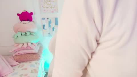 Emy online show from 09/11/25, 12:55