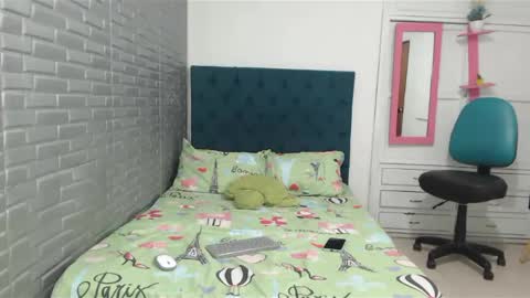 Snapshot of juviaandgray chatting on 01/11/25, 01:48 juviaandgray online show from 01/11/25, 01:48