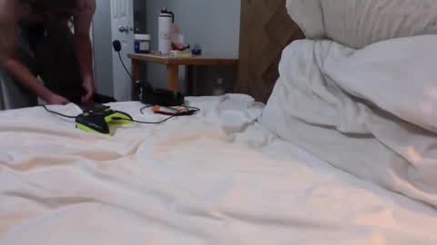 Snapshot of jwill10000 chatting on 09/18/25, 01:18 J and Sugar snap pea online show from 09/18/25, 01:18