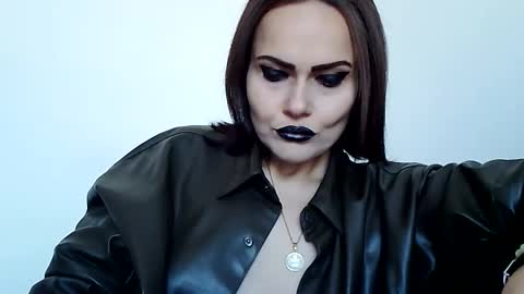 Snapshot of k_queen36 chatting on 12/19/25, 08:43 k_queen36 online show from 12/19/25, 08:43