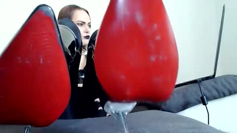 Snapshot of k_queen36 chatting on 01/12/26, 12:32 k_queen36 online show from 01/12/26, 12:32