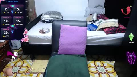 Snapshot of kaarlaa_ chatting on 10/23/25, 12:04 Karla online show from 10/23/25, 12:04