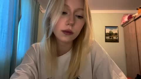 Mia 1st day here online show from 05/30/26, 12:24