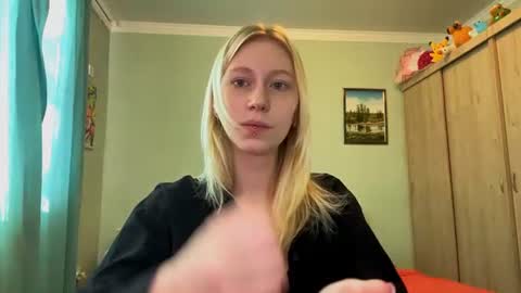 Snapshot of kacicasal chatting on 07/04/26, 02:12 Mia 1st day here online show from 07/04/26, 02:12