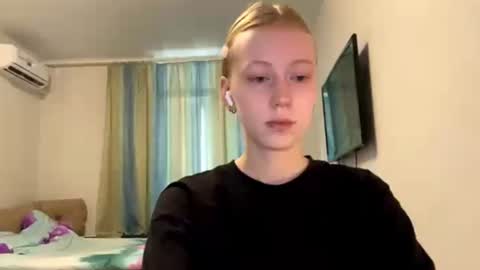 Snapshot of kacicasal chatting on 07/18/26, 12:31 Mia 1st day here online show from 07/18/26, 12:31