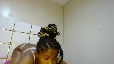 Snapshot of kadime001 chatting on 02/19/25, 01:18 kadime online show from 02/19/25, 01:18