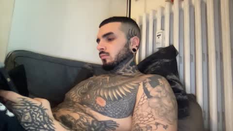 Snapshot of kadmon33 chatting on 11/13/25, 02:05 kadmon33 online show from 11/13/25, 02:05