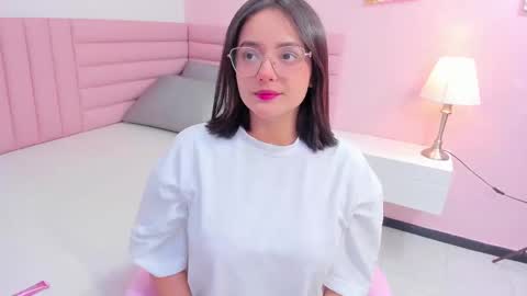 Kyelie online show from 10/15/25, 07:47