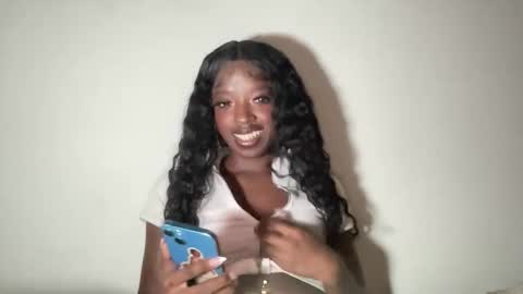 Snapshot of kaethebratdoll chatting on 05/05/26, 11:24 Kae the Brat online show from 05/05/26, 11:24