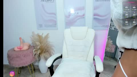 Snapshot of kaia_cam chatting on 02/19/25, 11:17 online show from 02/19/25, 11:17