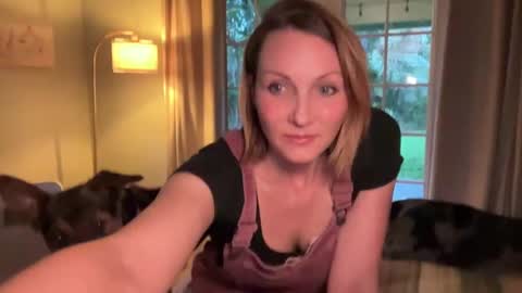 Snapshot of kaileeshy chatting on 01/22/25, 03:52 Kailee Smile online show from 01/22/25, 03:52