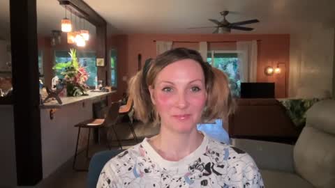 Snapshot of kaileeshy chatting on 01/29/25, 04:05 Kailee Smile online show from 01/29/25, 04:05