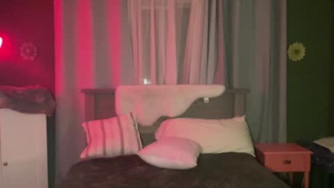 Snapshot of kaileeshy chatting on 11/11/25, 04:45 Kailee Smile online show from 11/11/25, 04:45