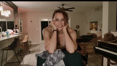 Snapshot of kaileeshy chatting on 12/18/25, 04:07 Kailee Smile online show from 12/18/25, 04:07